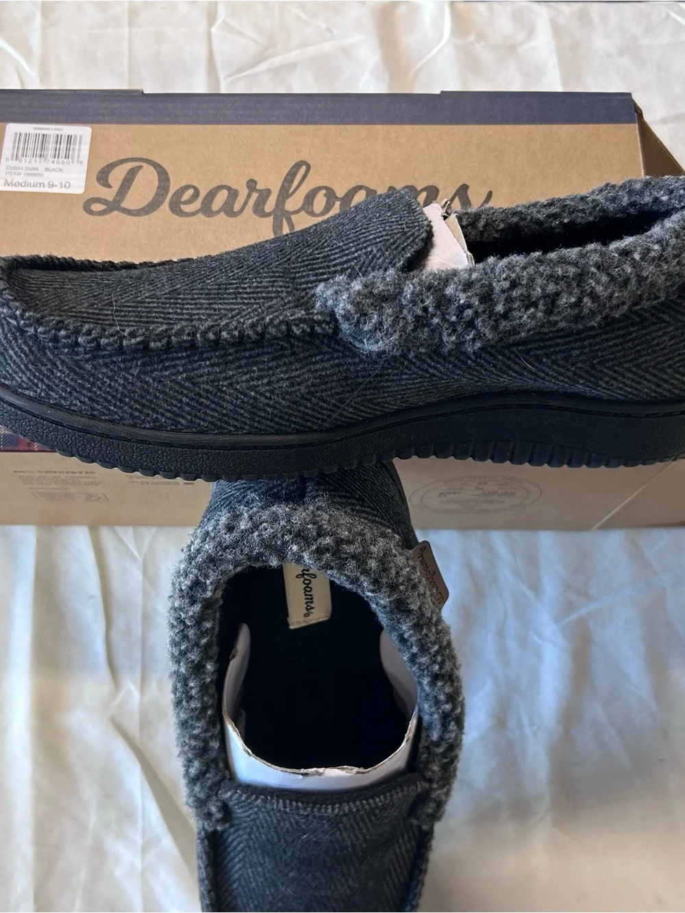 dearfoams Men’s Black Herringbone Slip-On Slippers with Gray Sherpa Trim
